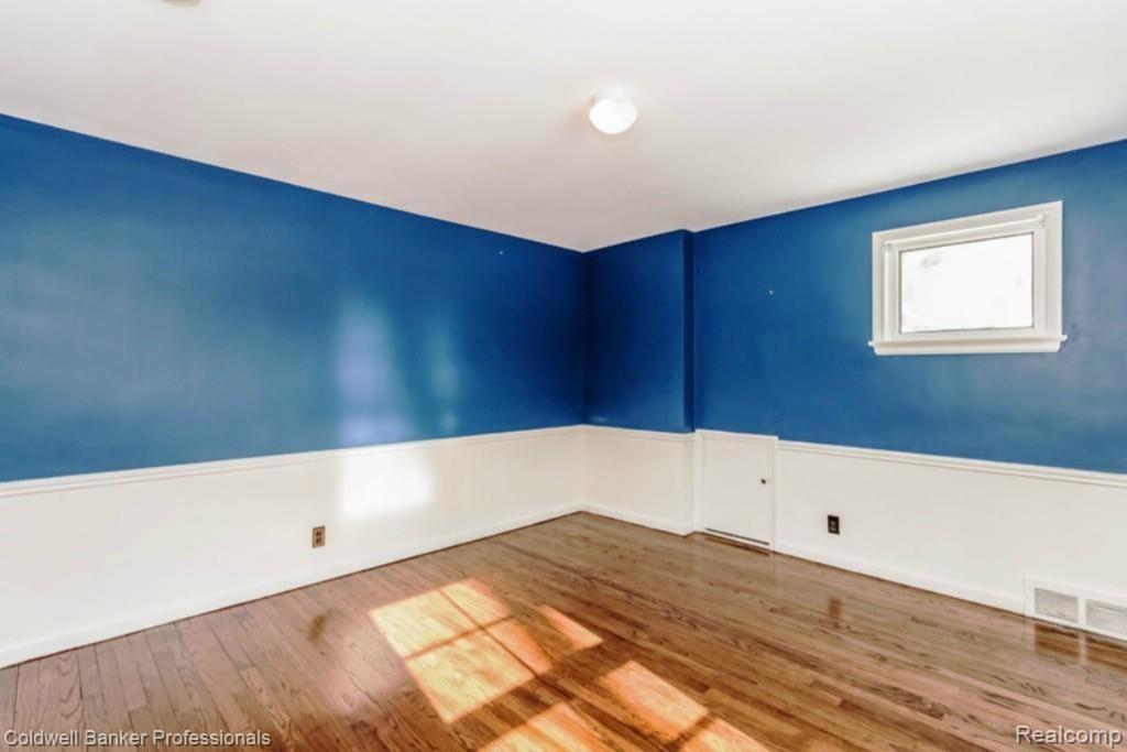 240 Vendome Road Grosse Pointe, MI 48236 - Photo 30 of 33 034-Bedroom-1461127-mls.jpg