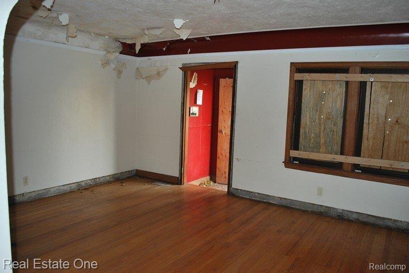 6154 Yorkshire Road Detroit, MI 48224 - Photo 10 of 25 Lower Front Entry