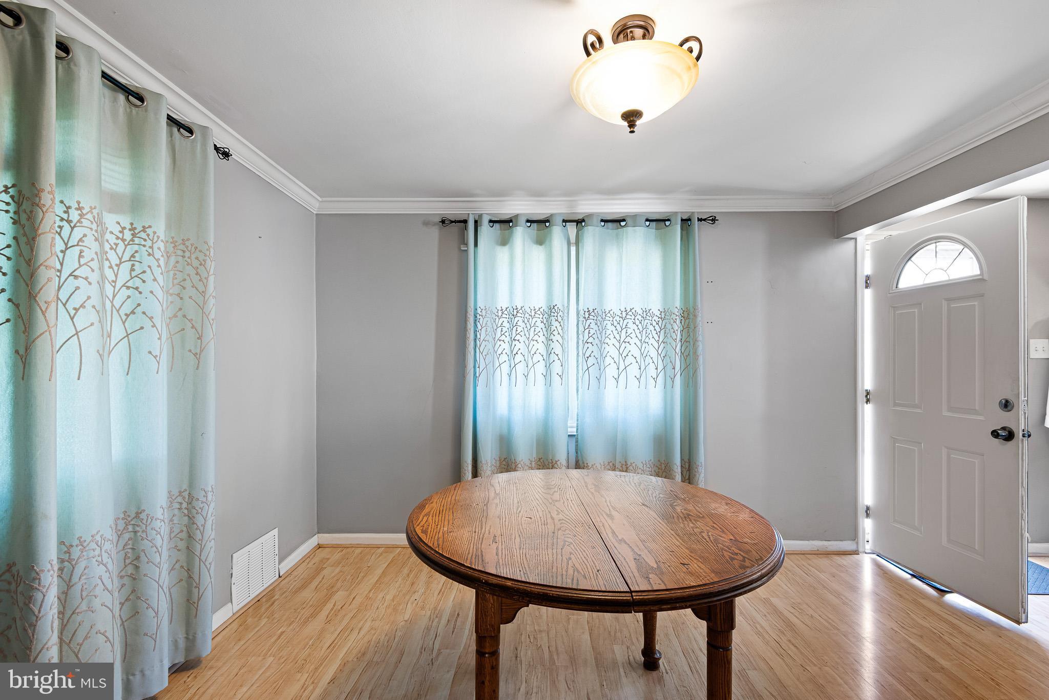 2338 Poe Road Secane, PA 19018 - Photo 6 of 29 Dining Room