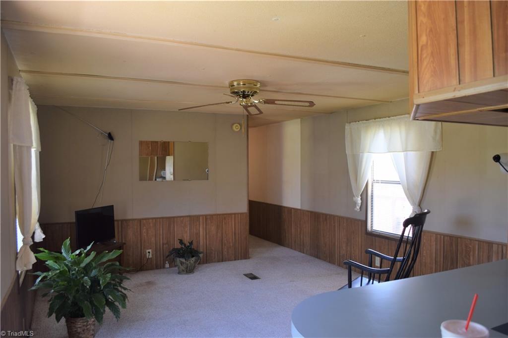 217 Wintbrook Road Thomasville, NC 27360 - Photo 2 of 15 Living Room