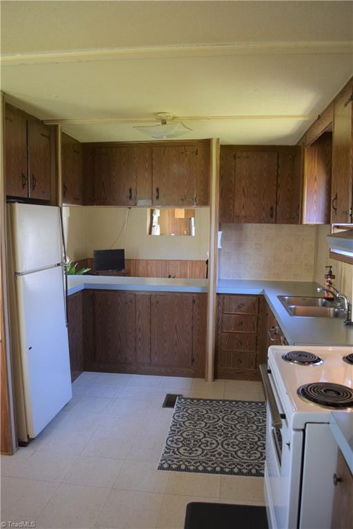 217 Wintbrook Road Thomasville, NC 27360 - Photo 4 of 15 Kitchen opens to Living Room