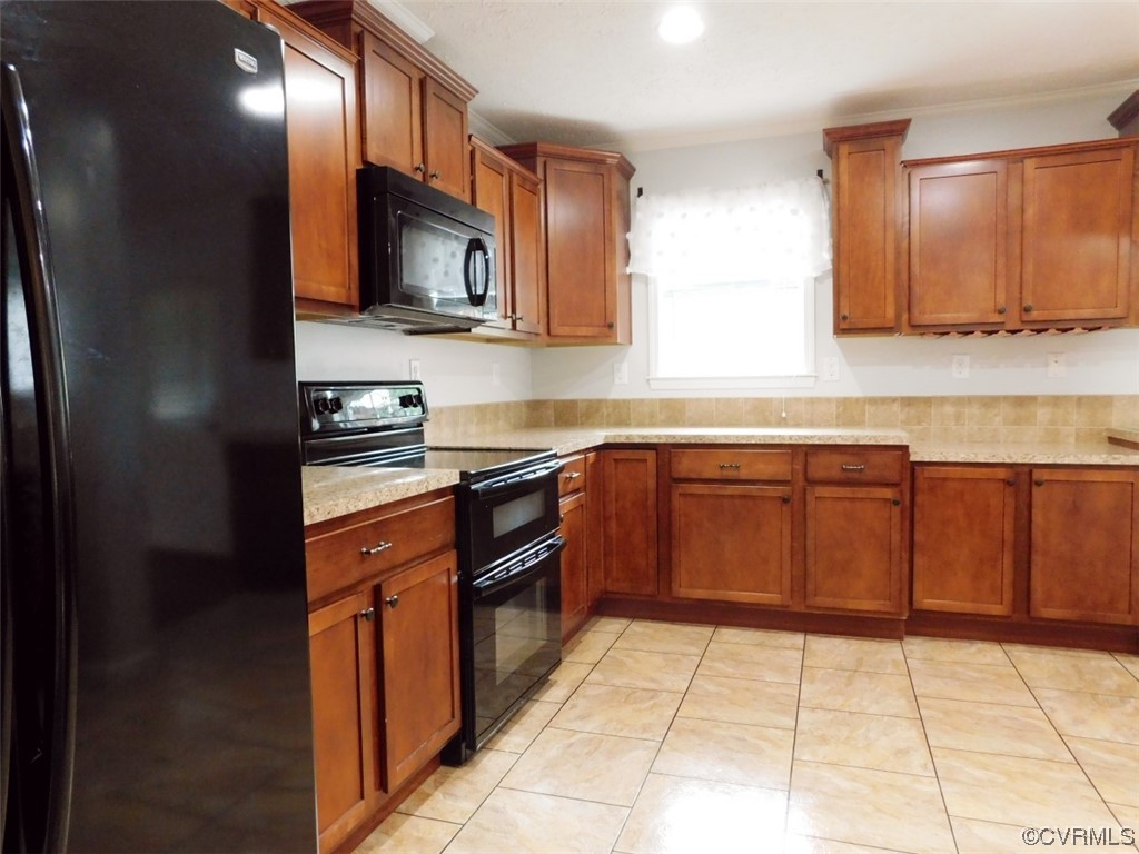 109 Jay's Road Farmville, VA 23901 - Photo 3 of 31 a kitchen with stainless steel appliances granite countertop a sink stove and cabinets