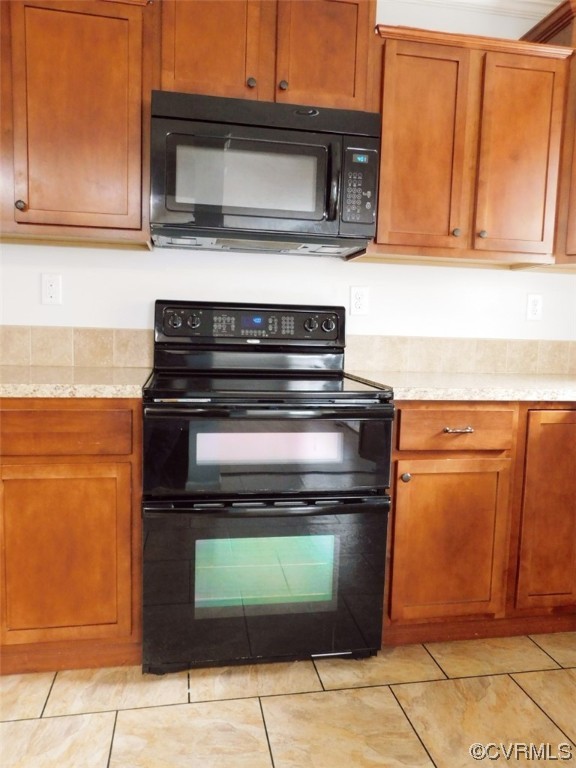 109 Jay's Road Farmville, VA 23901 - Photo 4 of 31 a stove top oven sitting inside of a kitchen