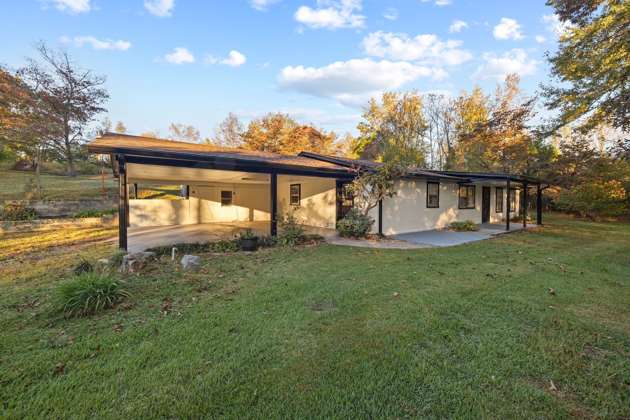 133 Mockerson Road Leoma, TN 38468 - Photo 5 of 33 a view of a house with backyard and garden