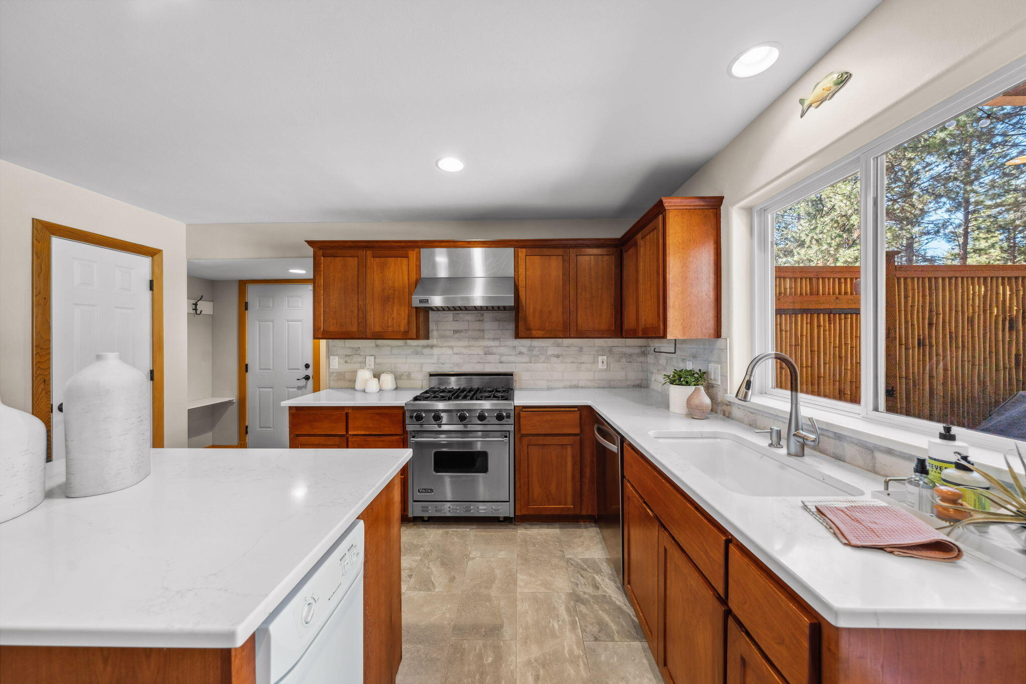 63525 Johnson Road Bend, OR 97703 - Photo 18 of 66 13-web-or-mls-Riley_Visuals-13