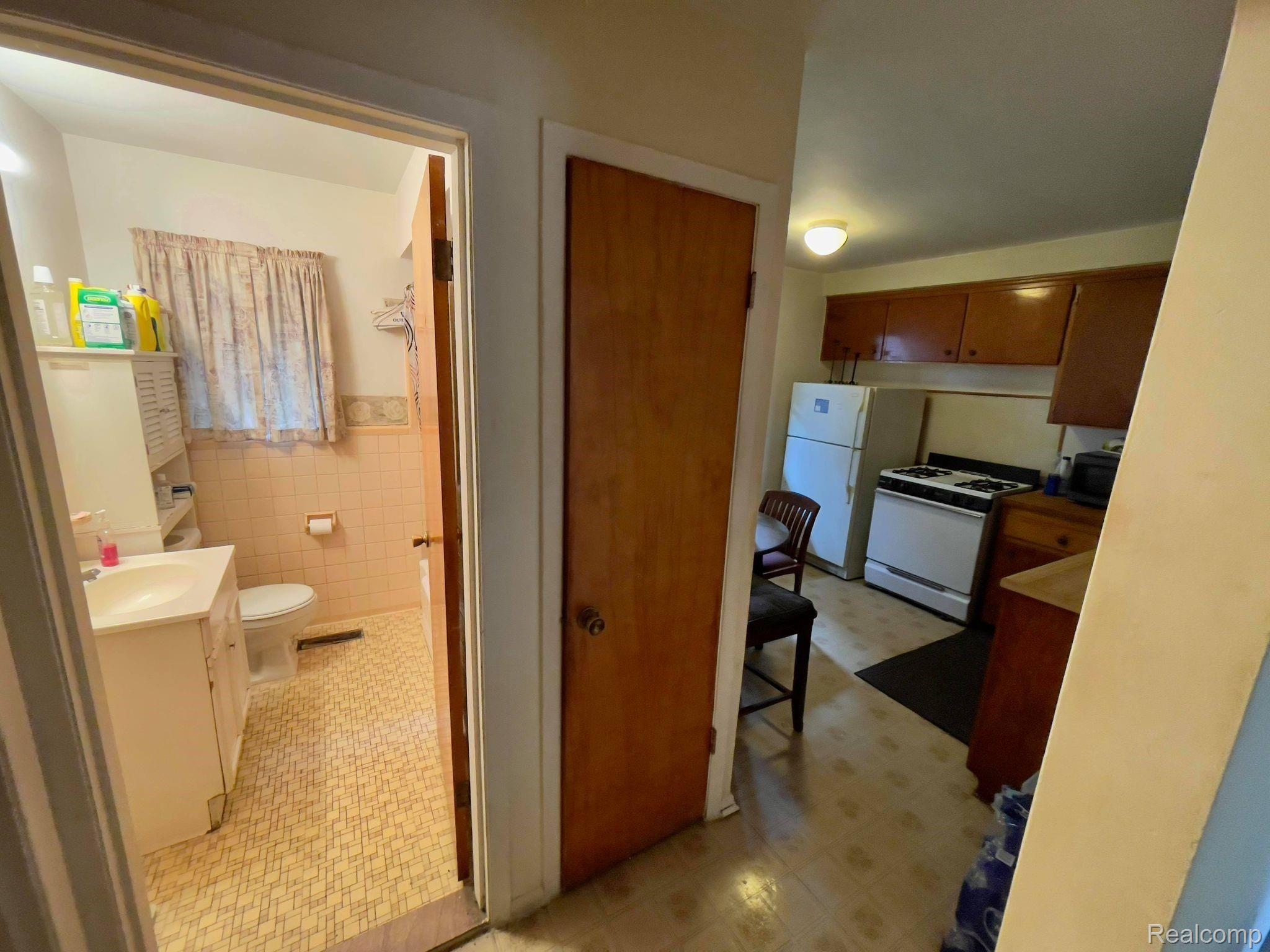 105 Walnut Street River Rouge, MI 48218 - Photo 23 of 27 105 walnut - river rouge mi (22).jpg