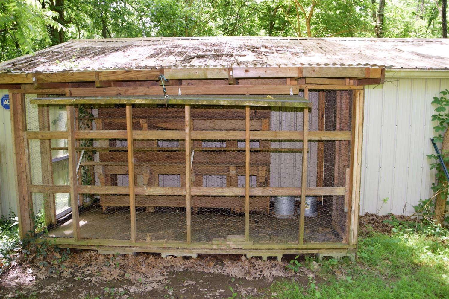 2970 Pollard Road Nicholasville, KY 40356 - Photo 30 of 42 Large chicken coop.