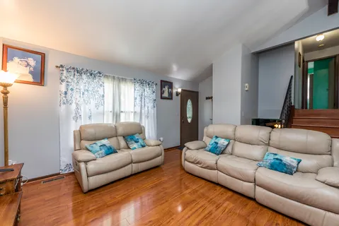 $290,000 | 3332 North Lewis Avenue, Waukegan, IL 60087