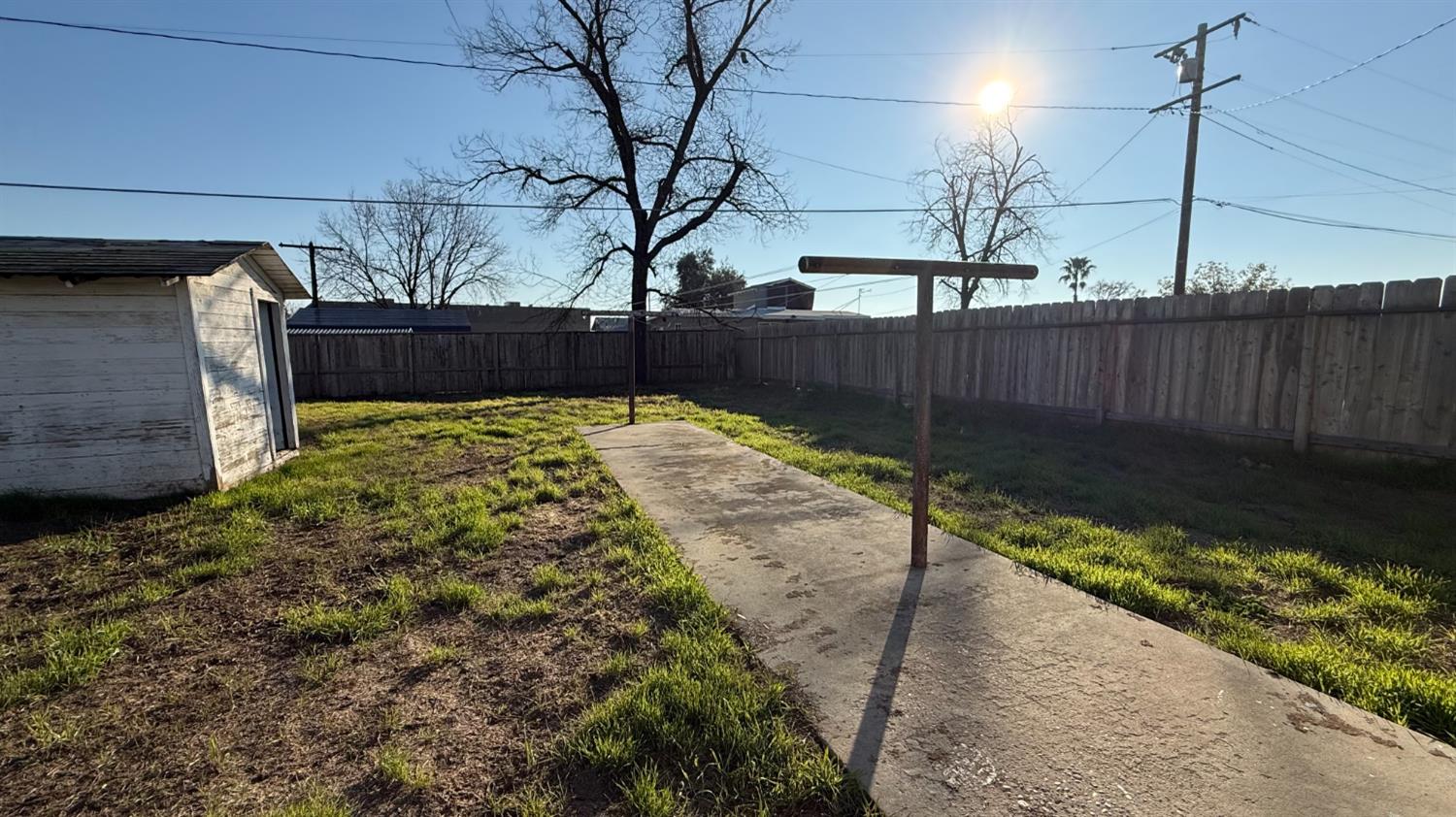 813 West 6th Street Hanford, CA 93230 - Photo 14 of 15 a view of a backyard