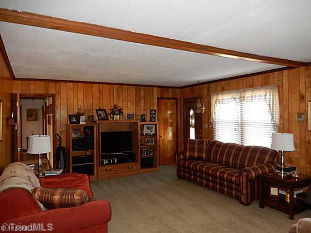 241 Eddinger Road Thomasville, NC 27360 - Photo 4 of 15 Living Room.