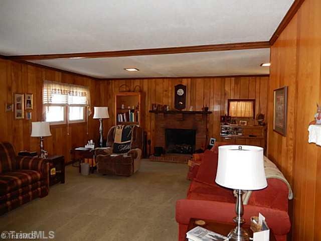 241 Eddinger Road Thomasville, NC 27360 - Photo 5 of 15 Living Room.