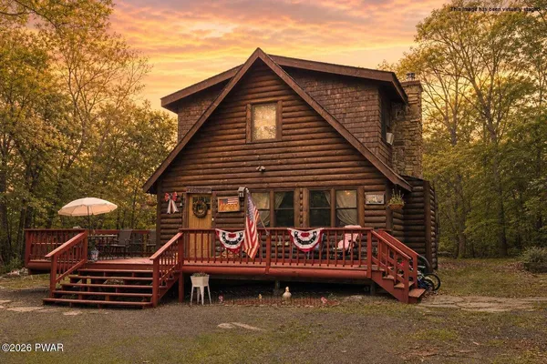 $350,000 | 804 Fetlock Court, Hawley, PA 18428