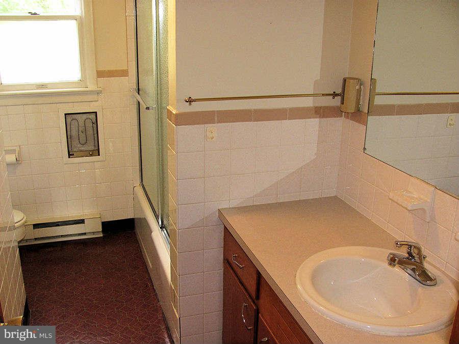 319 Roxbury Road Shippensburg, PA 17257 - Photo 12 of 17 Bath