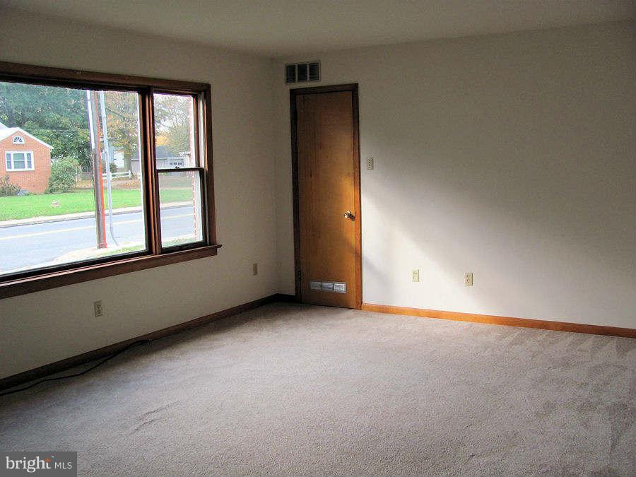 319 Roxbury Road Shippensburg, PA 17257 - Photo 3 of 17 Living Room