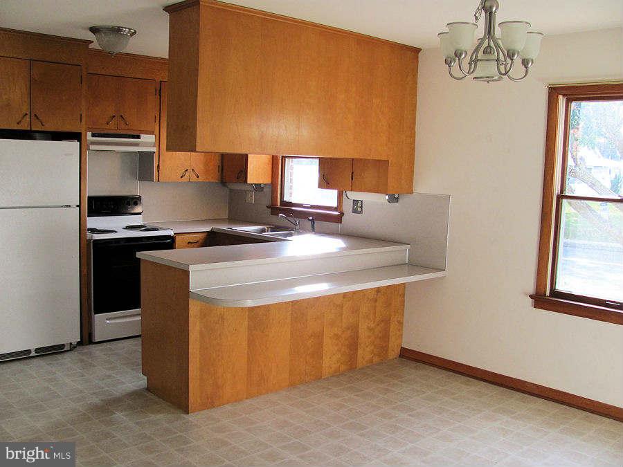 319 Roxbury Road Shippensburg, PA 17257 - Photo 5 of 17 Kitchen