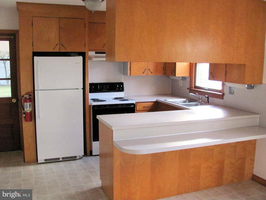 319 Roxbury Road Shippensburg, PA 17257 - Photo 6 of 17 Kitchen