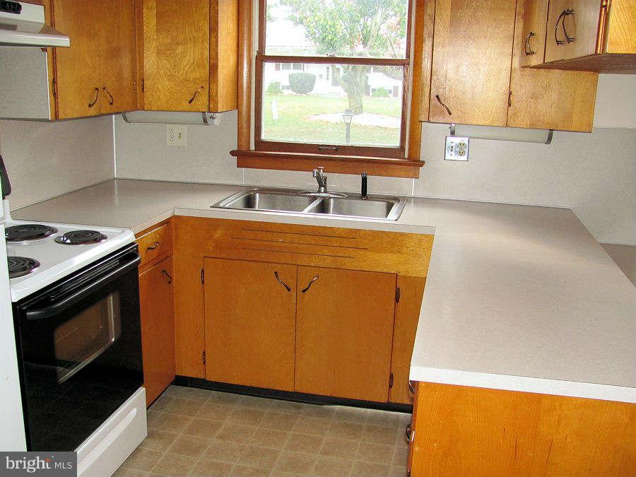 319 Roxbury Road Shippensburg, PA 17257 - Photo 7 of 17 Kitchen