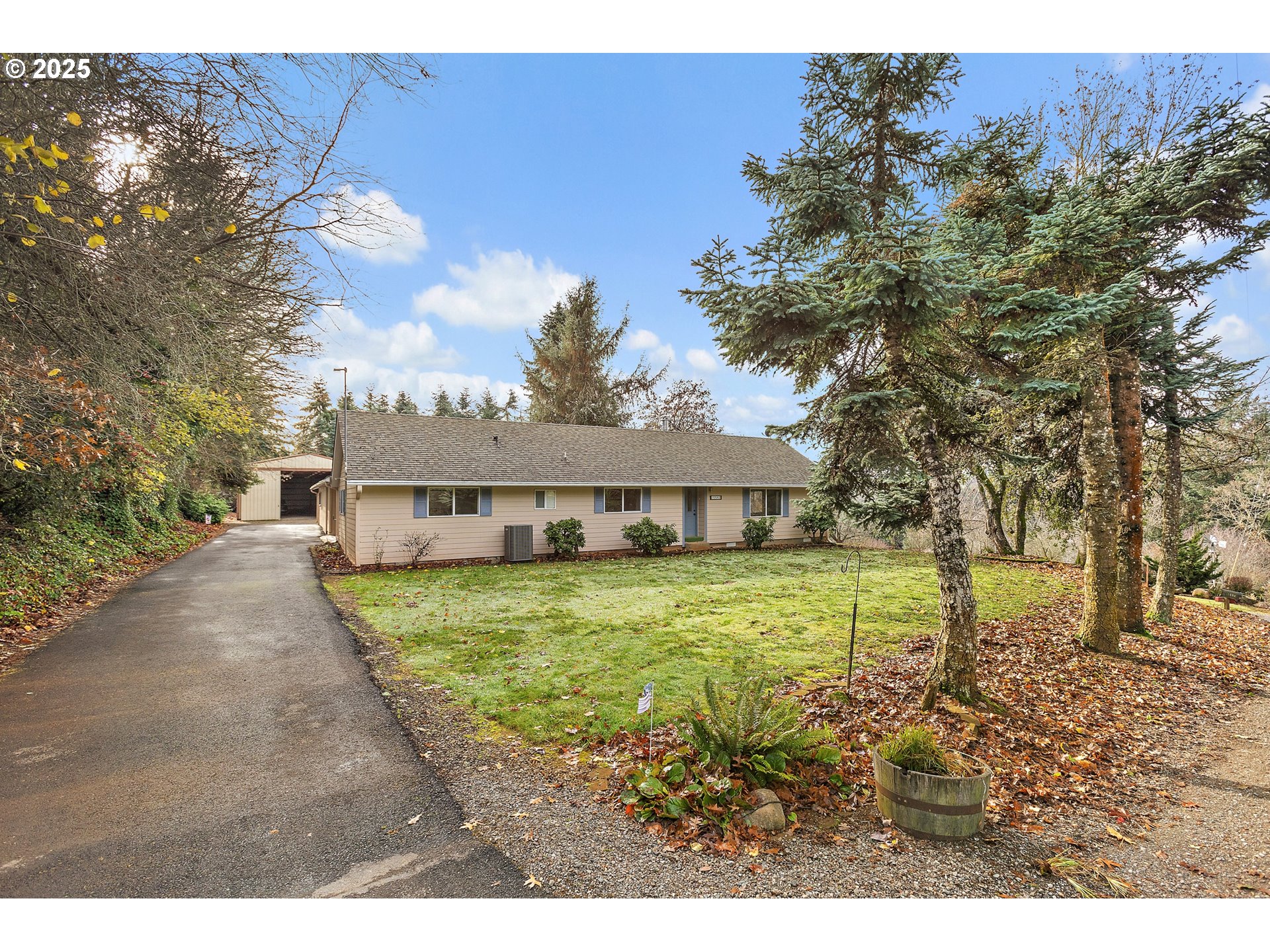 a view of a house with a yard