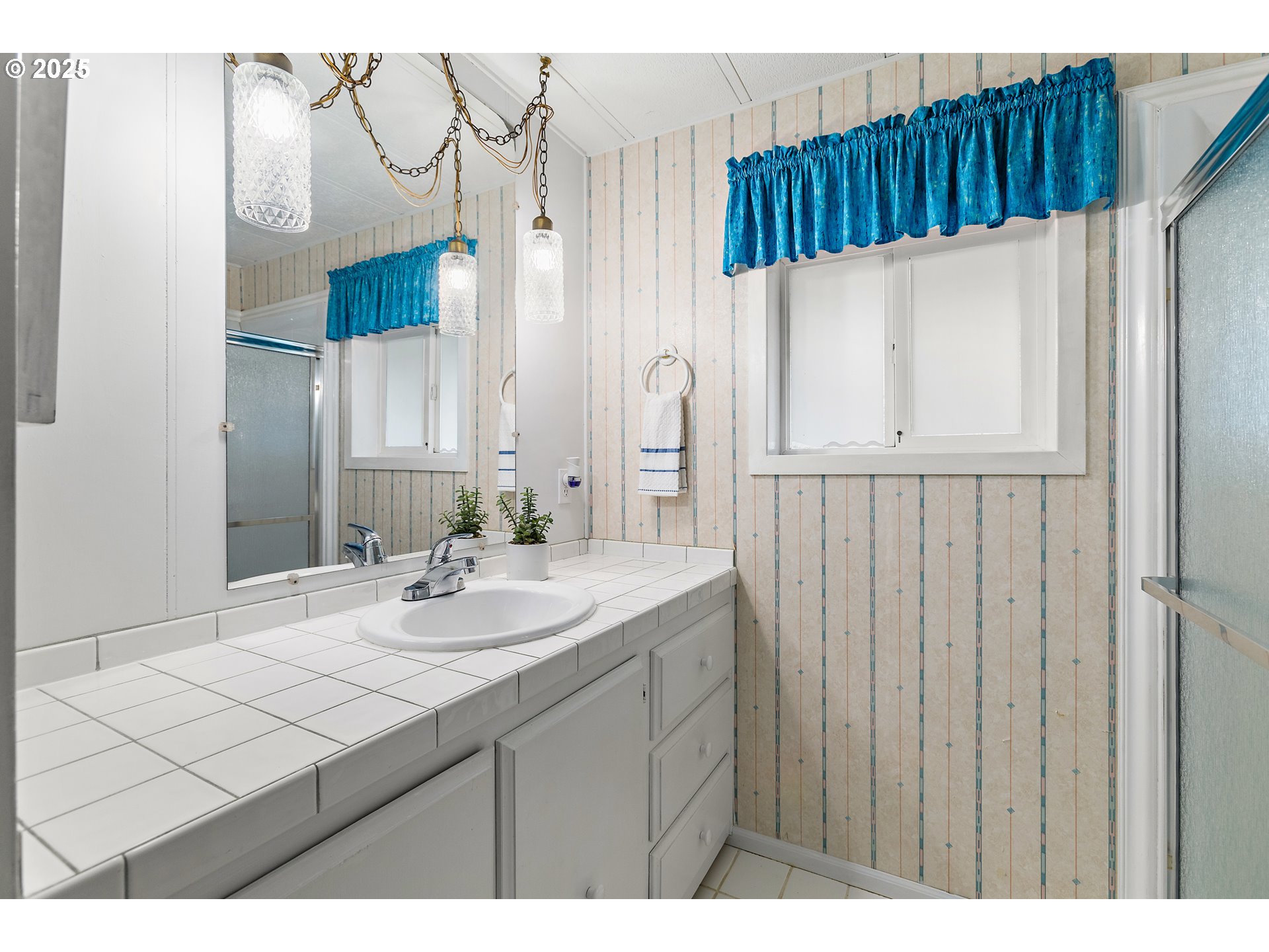 1782 Cole Road South Salem, OR 97306 - Photo 14 of 43 a bathroom with a sink a mirror and a shower