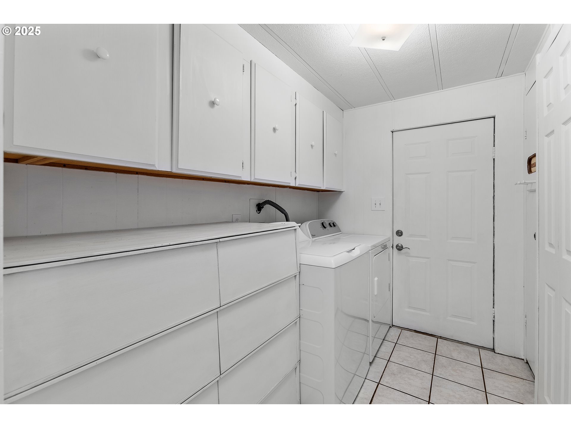1782 Cole Road South Salem, OR 97306 - Photo 17 of 43 a view of utility room