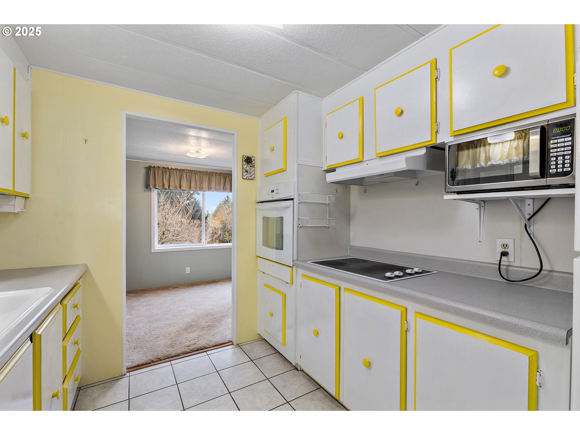 1782 Cole Road South Salem, OR 97306 - Photo 4 of 43 a kitchen with stainless steel appliances a stove a sink and a cabinets