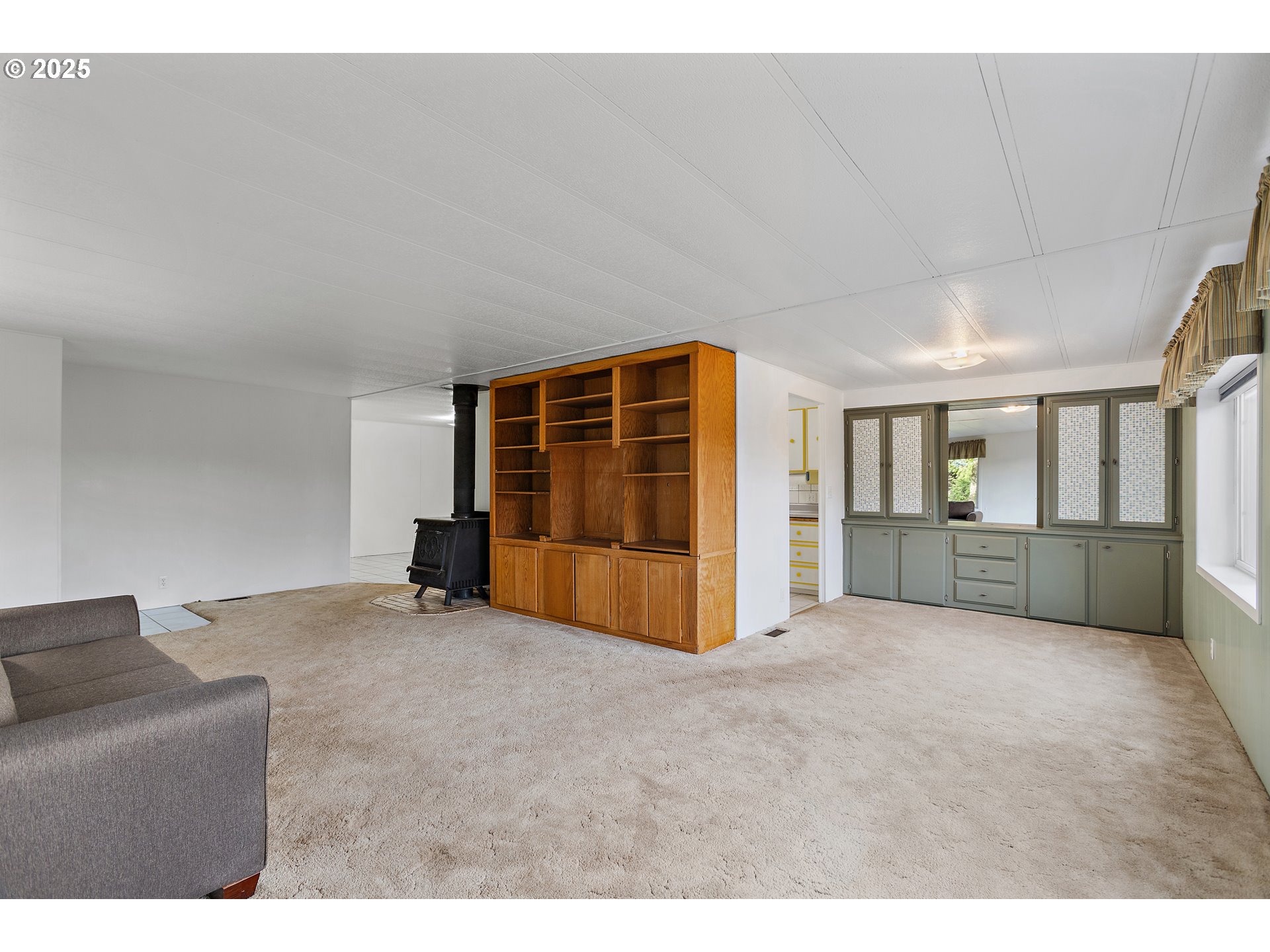 1782 Cole Road South Salem, OR 97306 - Photo 41 of 43 a view of an empty room with window