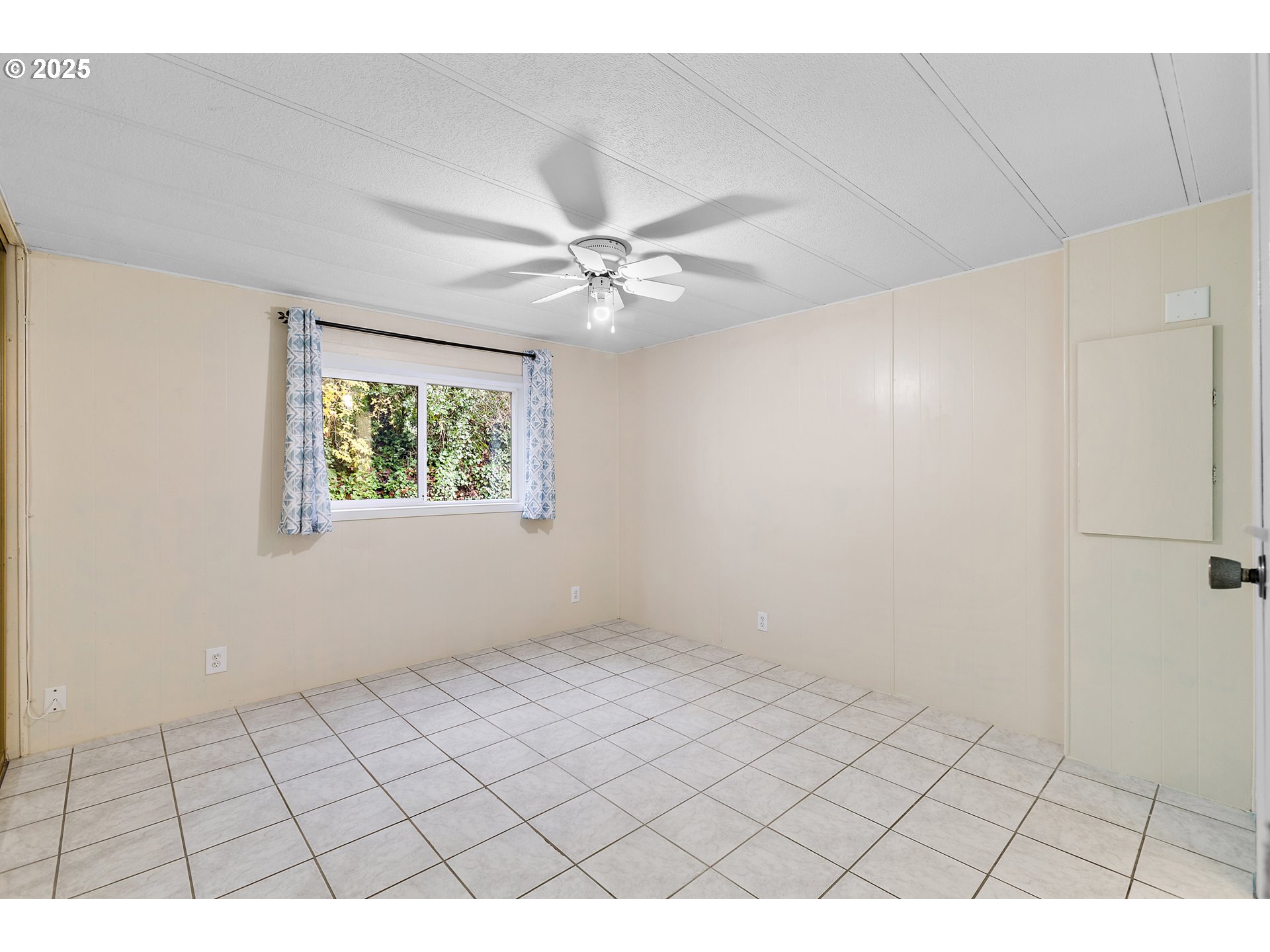 1782 Cole Road South Salem, OR 97306 - Photo 8 of 43 a view of an empty room