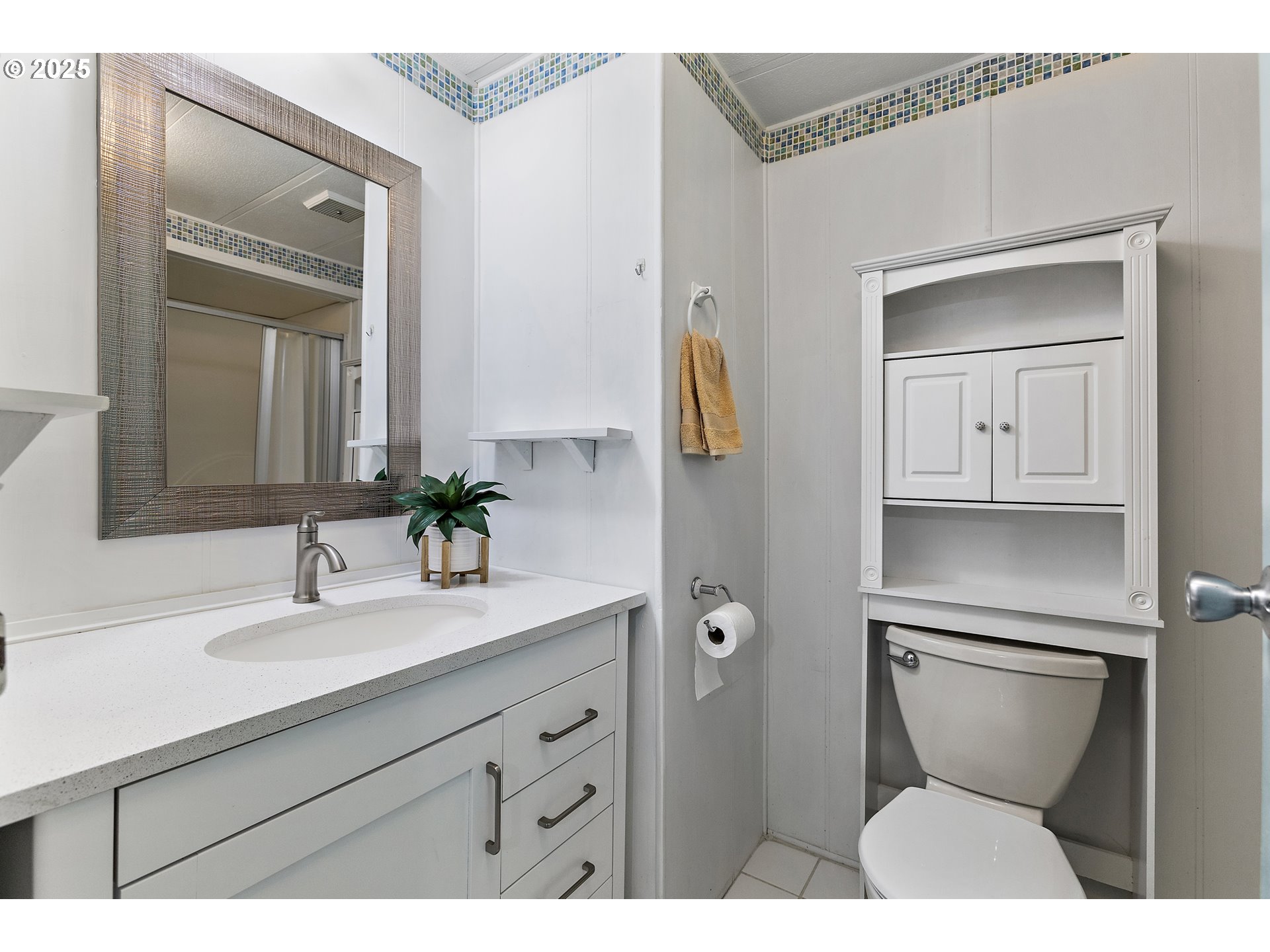 1782 Cole Road South Salem, OR 97306 - Photo 10 of 43 a bathroom with a toilet sink and mirror