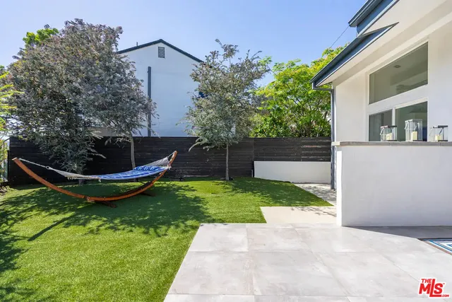 a en suite bathroom with a double vanity sink a large mirror and a bathtub