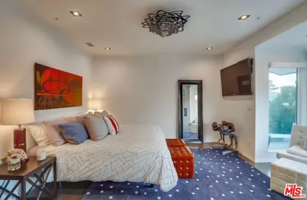 $17,000 | 3437 Troy Drive, Los Angeles, CA 90068