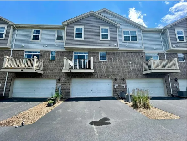 $3,100 | 2889 Henley Lane, Naperville, IL 60540