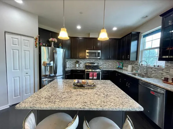 $3,100 | 2889 Henley Lane, Naperville, IL 60540