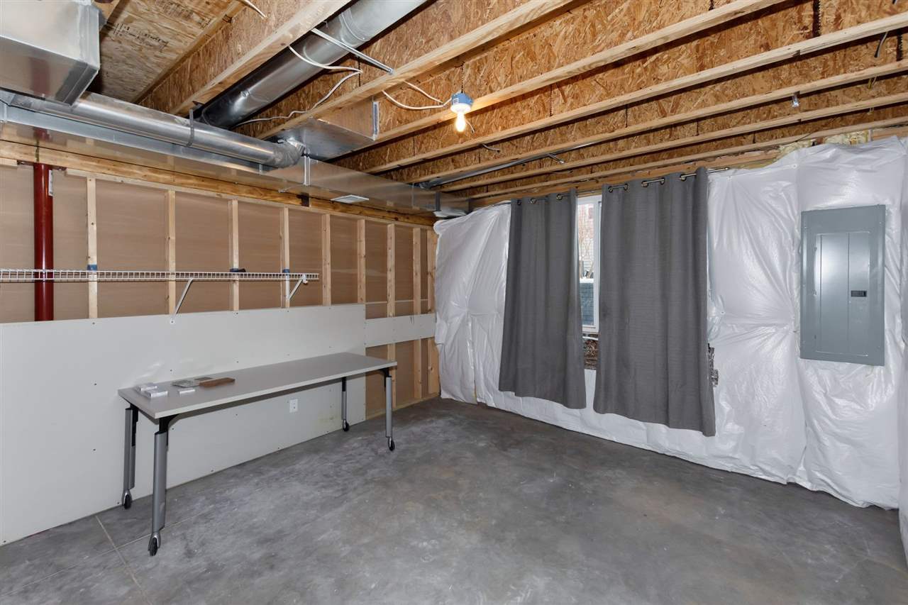 2445 Newcastle Road Marion, IA 52302 - Photo 33 of 36 Gallery Image 33