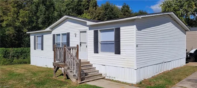 $1,395 | 724 Creek Ridge Road, Unit 165, Greensboro, NC 27406