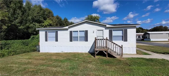 $1,395 | 724 Creek Ridge Road, Unit 165, Greensboro, NC 27406