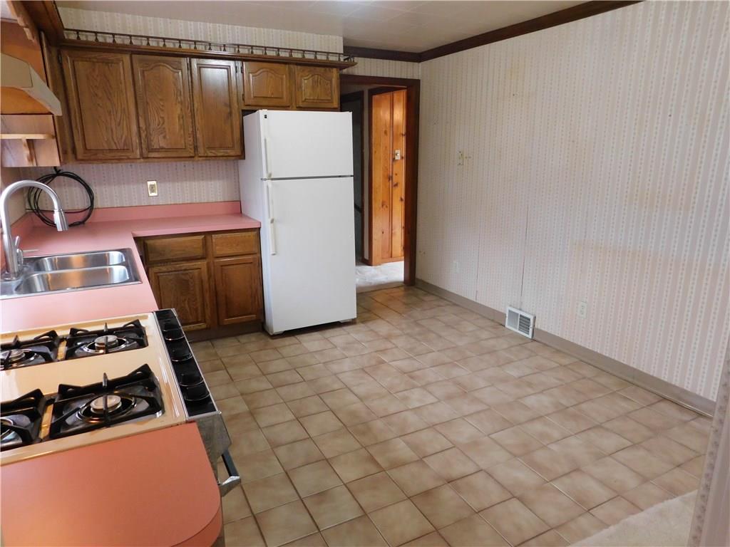 743 Saxonburg Road Butler, PA 16002 - Photo 7 of 24