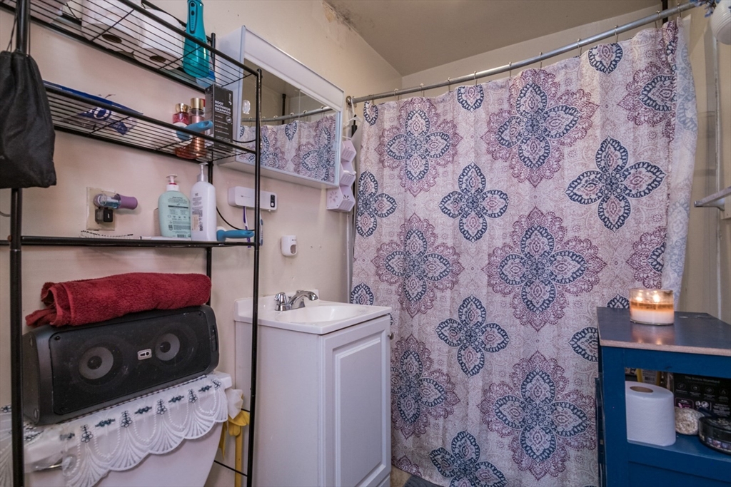14-16 Revere Street Springfield, MA 01108 - Photo 10 of 35 Gallery Image 10