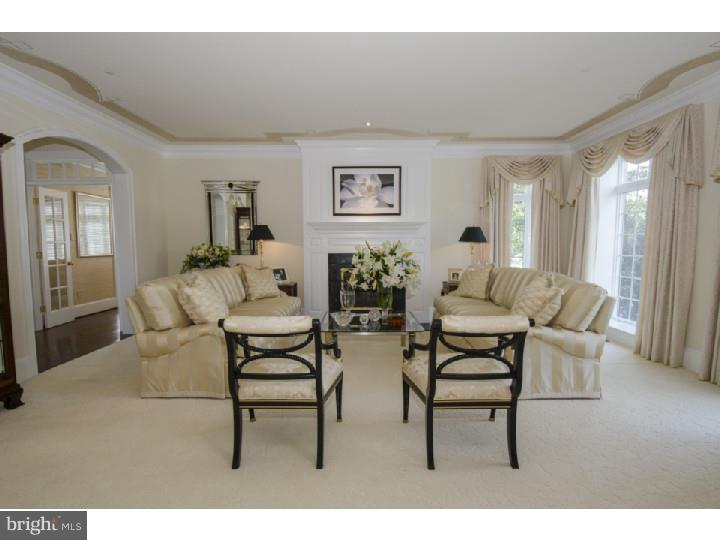 1025 Whitegate Road Wayne, PA 19087 - Photo 4 of 25 Living Room