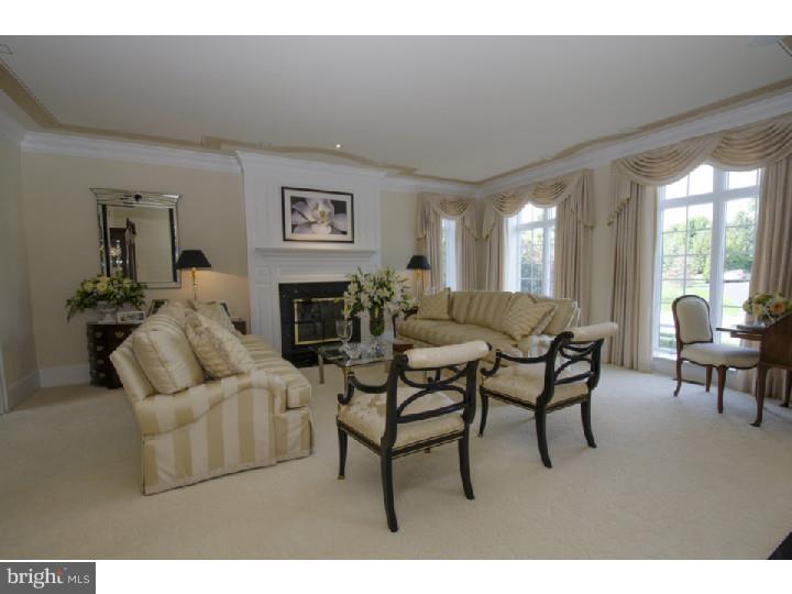 1025 Whitegate Road Wayne, PA 19087 - Photo 5 of 25 Living Room