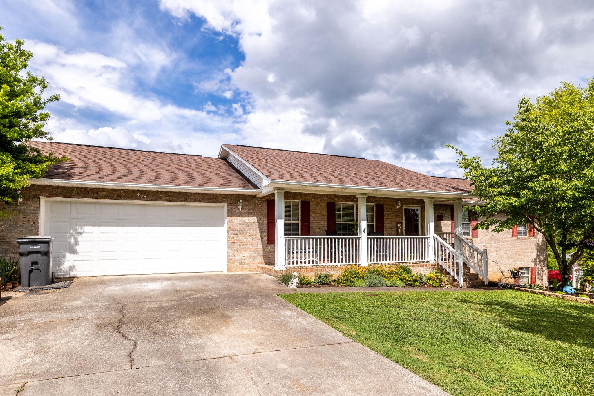 442 Wilaway Road Maryville, TN 37801 - Photo 3 of 37 a front view of a house with a garden and yard