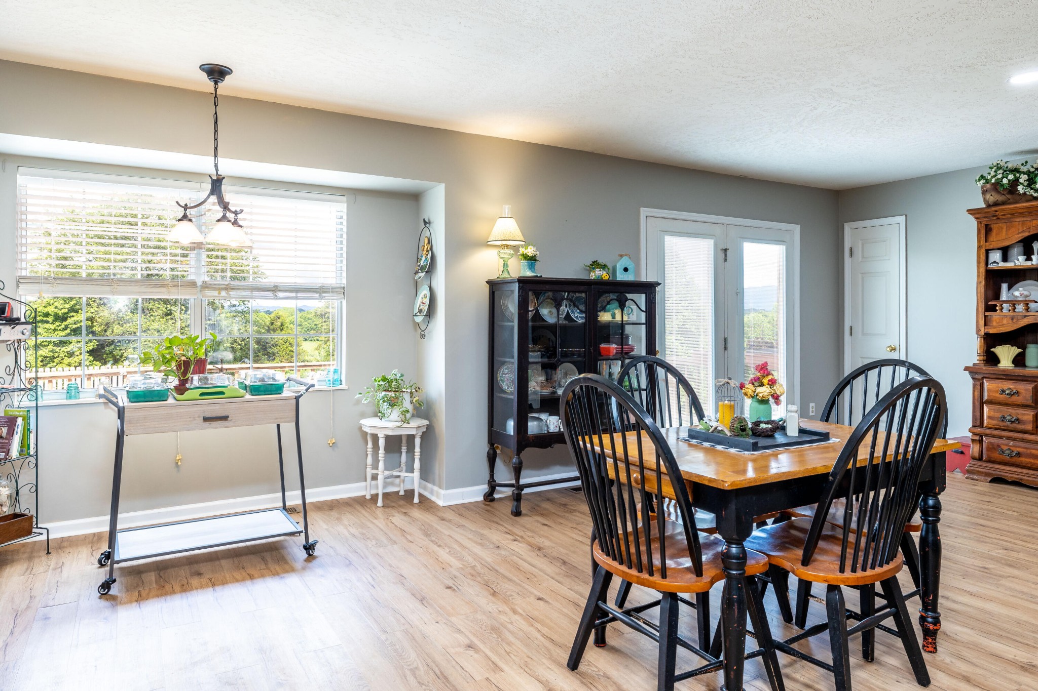 442 Wilaway Road Maryville, TN 37801 - Photo 10 of 37 a dining room with furniture window and wooden floor
