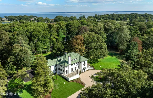 $9,350,000 | 18 Tokeneke Trail, Darien, CT 06820
