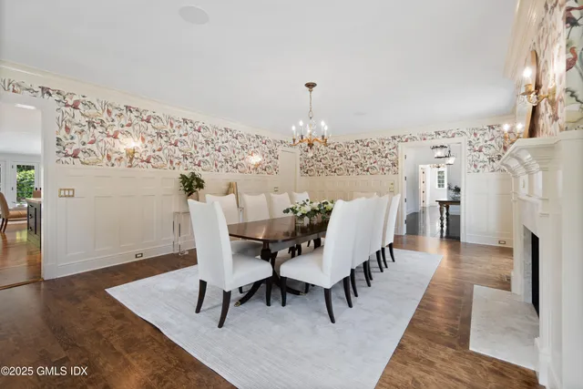 $9,350,000 | 18 Tokeneke Trail, Darien, CT 06820