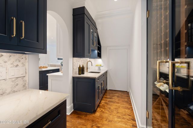 $9,350,000 | 18 Tokeneke Trail, Darien, CT 06820