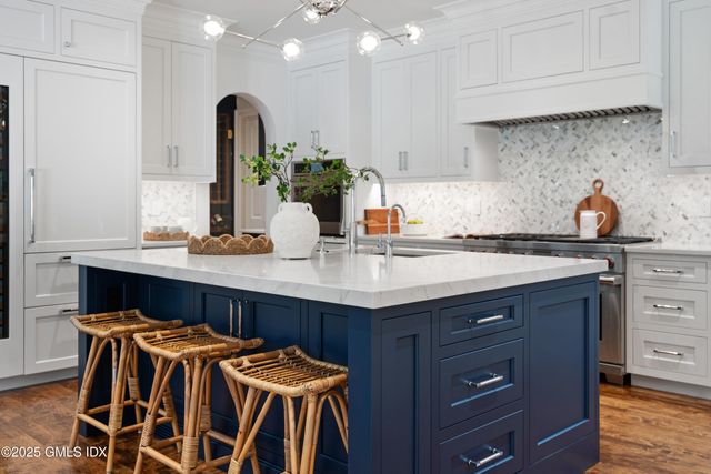 $9,350,000 | 18 Tokeneke Trail, Darien, CT 06820