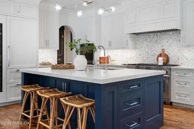 $9,350,000 | 18 Tokeneke Trail, Darien, CT 06820