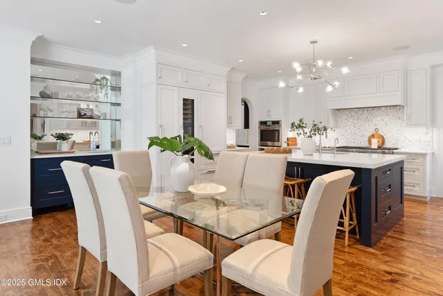 $9,350,000 | 18 Tokeneke Trail, Darien, CT 06820