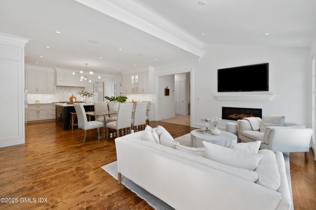 $9,350,000 | 18 Tokeneke Trail, Darien, CT 06820