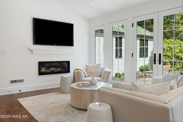 $9,350,000 | 18 Tokeneke Trail, Darien, CT 06820