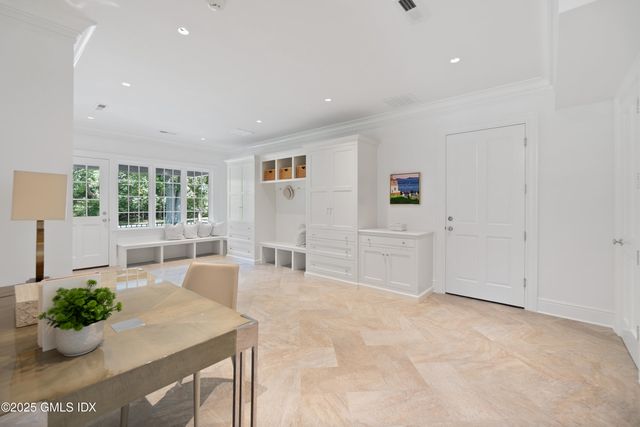 $9,350,000 | 18 Tokeneke Trail, Darien, CT 06820